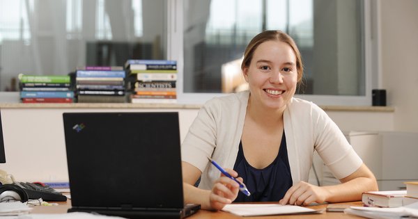 Anne-Sophie Charest, professeure au département de mathématiques et de statistique