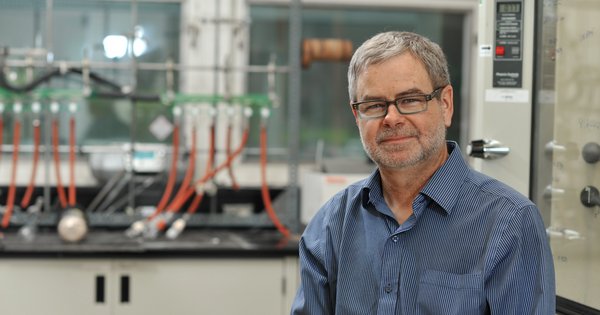 Normand Voyer, professeur au Département de chimie