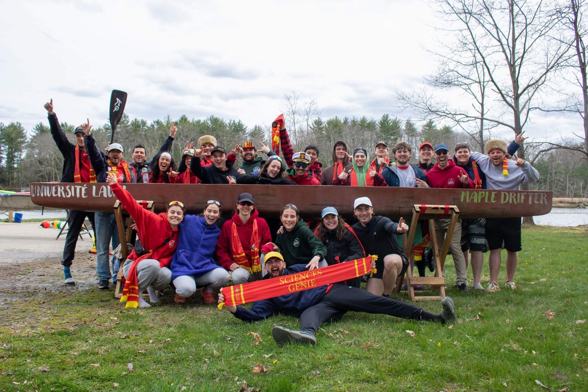 L'équipe de canoë de béton de l'Université Laval