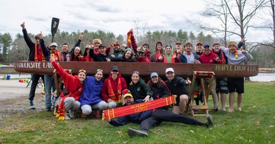 L'équipe de canoë de béton de l'Université Laval