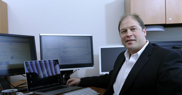 Luc Lamontagne, professeur au Département d'informatique et de génie logiciel