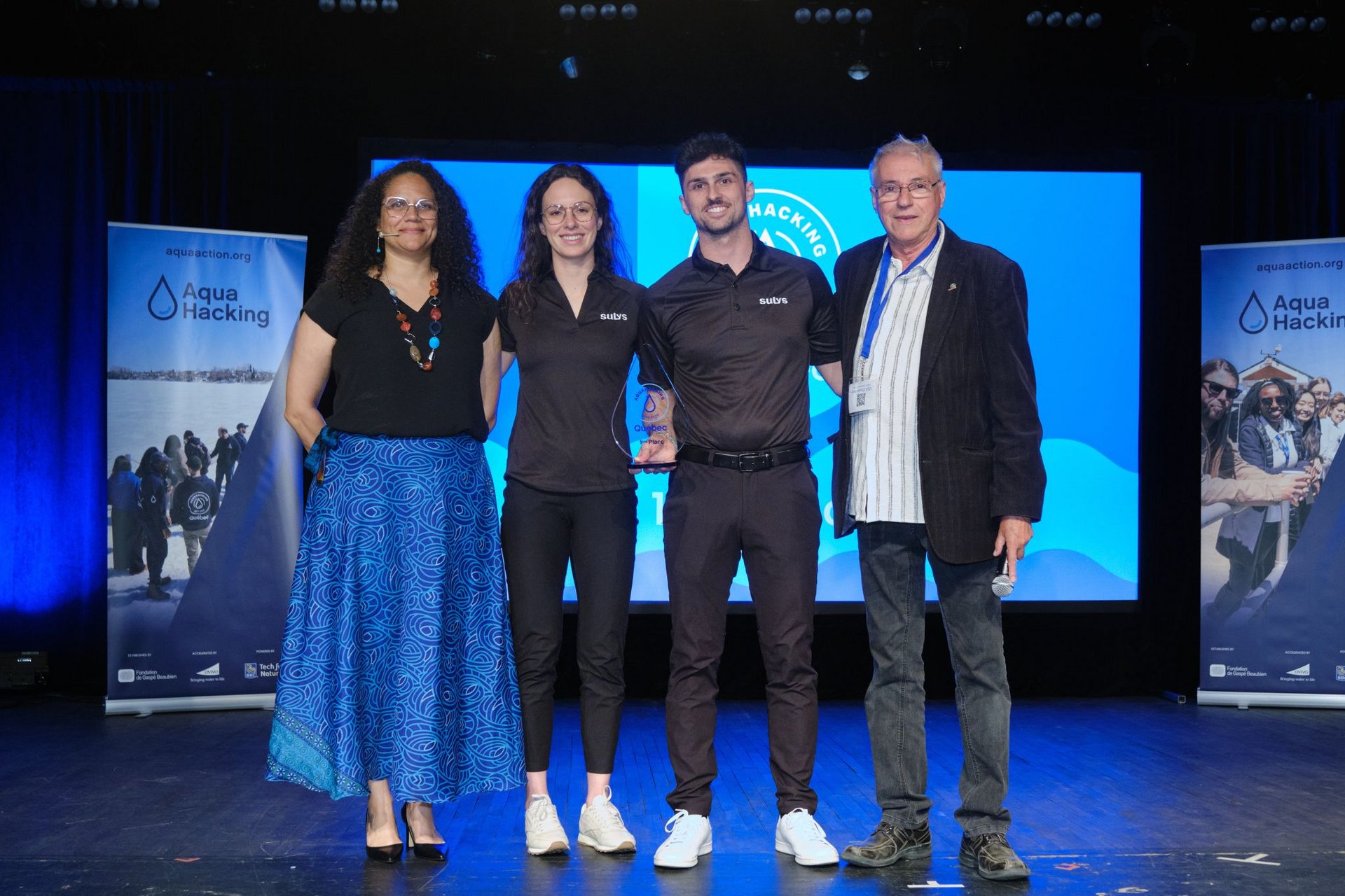 Anne-Pascale Richardson (directrice du Défi AquaHacking), Marie-Pier Brochu, Louis-Philippe Noël et Réal Beauchamp (conseiller municipal de Rouyn-Noranda).