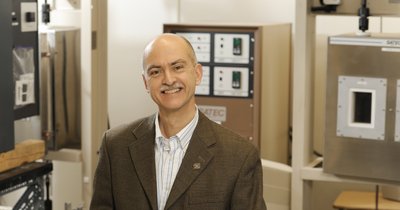 Dominique Dubé, professeur au Département de génie des mines, de la métallurgie et des matériaux