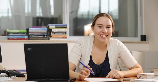 Anne-Sophie Charest, professeure au Département de mathématiques et de statistique