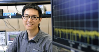 Wei Shi, professeur au Département de génie électrique et de génie informatique