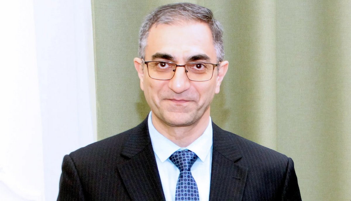 B Javaad Javad Mashreghi honoré par une université hongroise - Faculté des ...