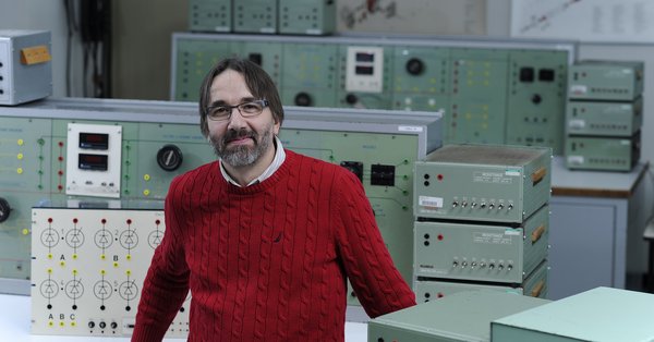 Jérôme Cros, professeur au Département de génie électrique et de génie informatique