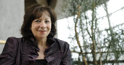 Louise Brisson, professeure au Département de biochimie, de microbiologie et de bio-informatique