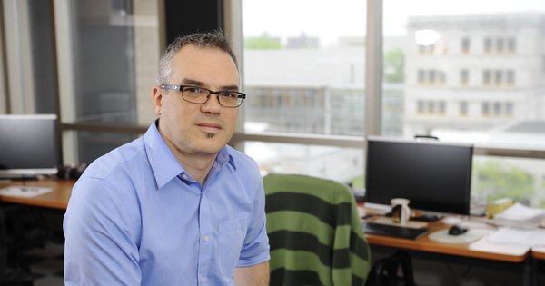 Patrick Lagüe, professeur au Département de biochimie, de microbiologie et de bio-informatique