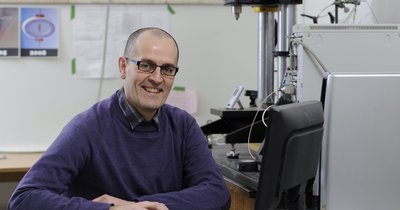 Gaétan Laroche, professeur au Département de génie des mines, de la métallurgie et des matériaux