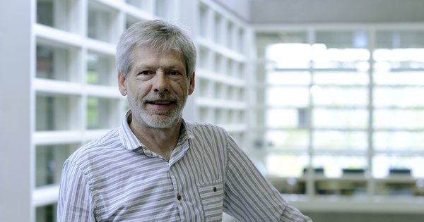 Yves Bourbonnais, professeur au Département de biochimie, de microbiologie et de bio-informatique